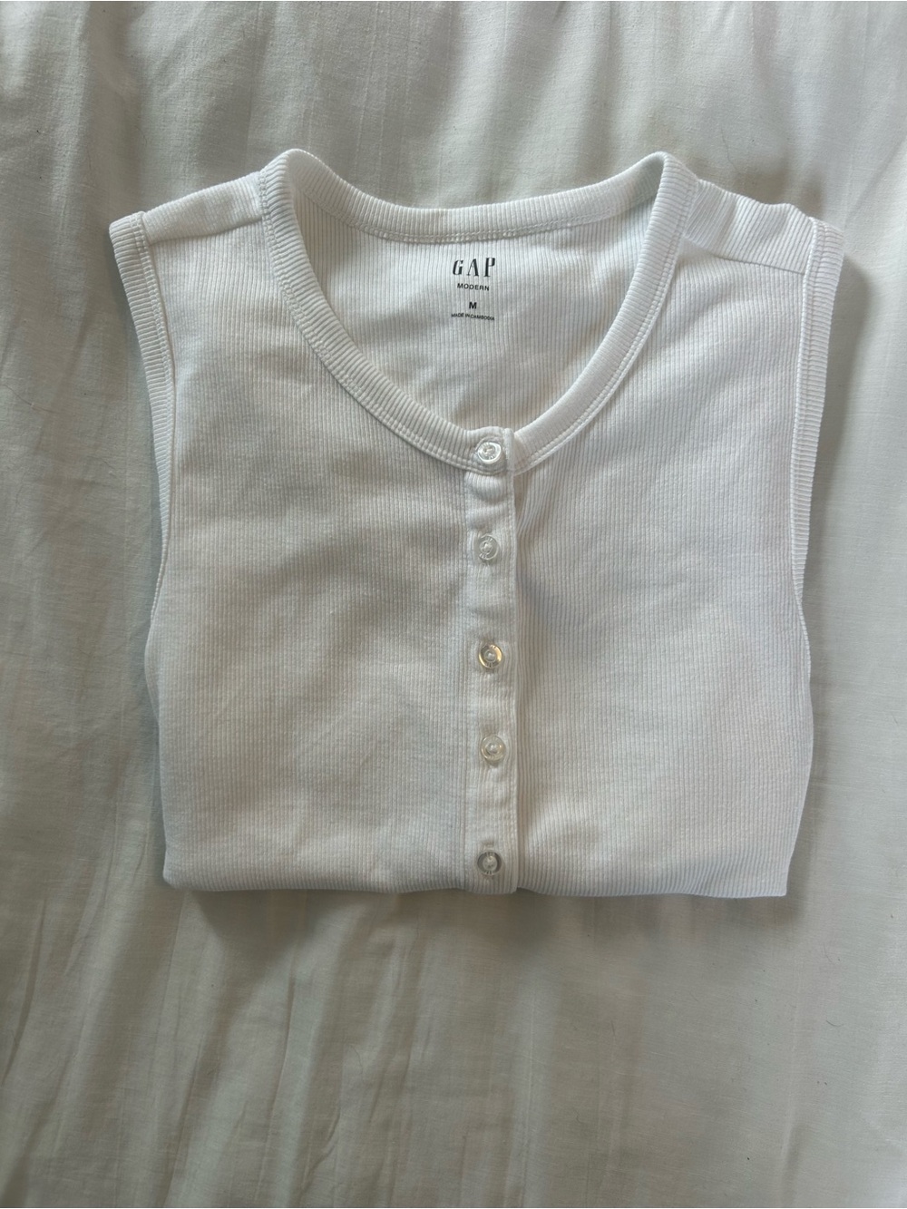 GAP Modern White Ribbed Button-Front Tank - Picture 4 of 6